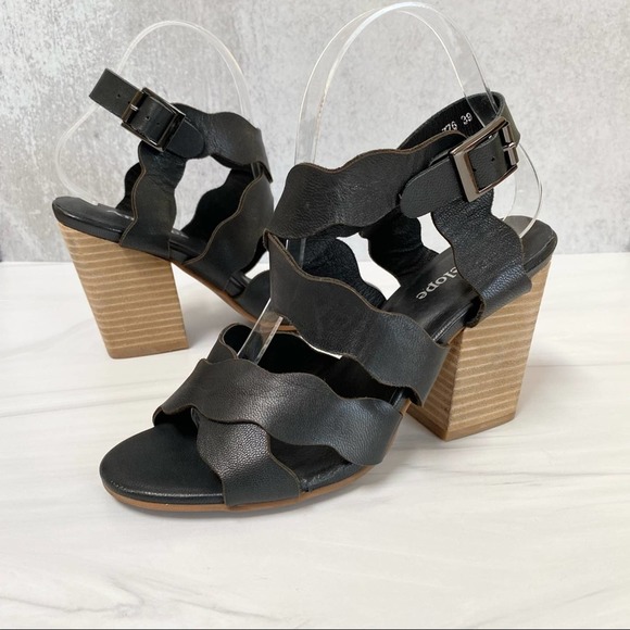 ANTELOPE Black Leather Scallop Crossover Sandals Size 8 - Picture 2 of 14